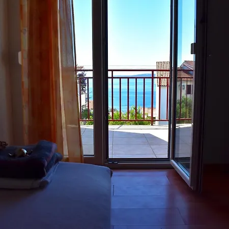 Lägenhet Vujica, Okrug Gornji