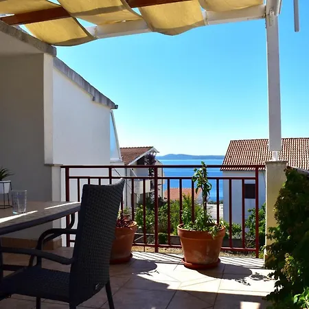 Vujica, Okrug Gornji Lägenhet