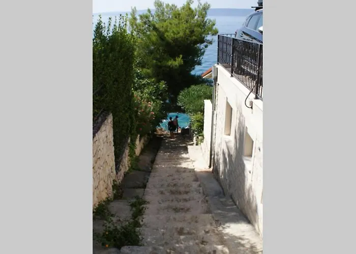 Vujica, Okrug Gornji Lägenhet