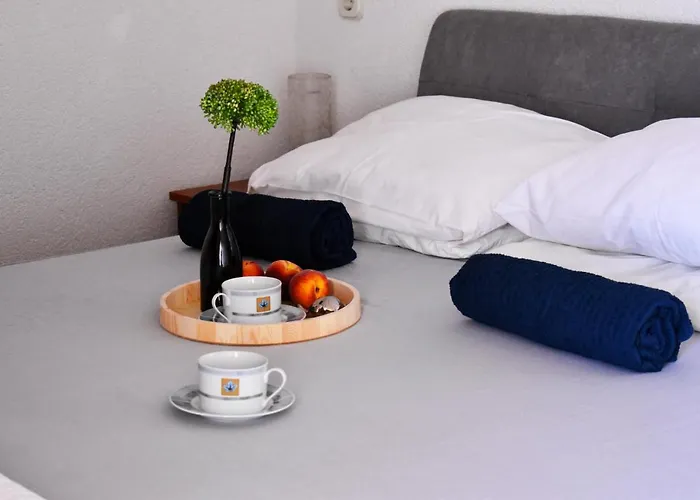 Vujica, Okrug Gornji *