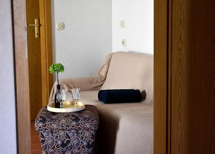 Vujica, Okrug Gornji Trogir