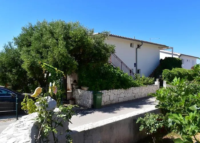 Vujica, Okrug Gornji