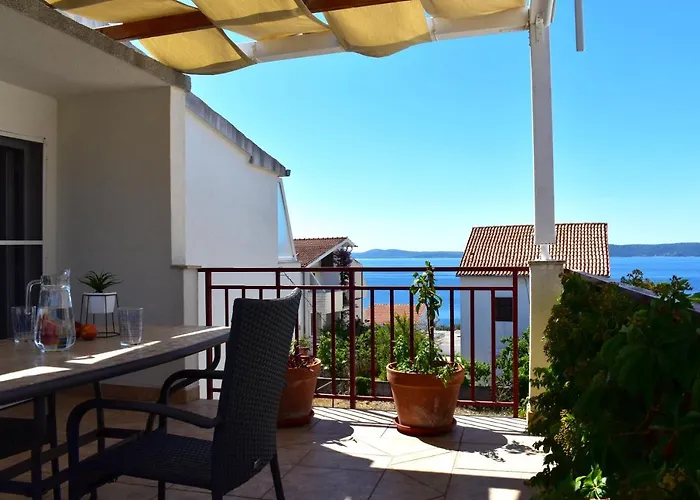 Vujica, Okrug Gornji Lägenhet