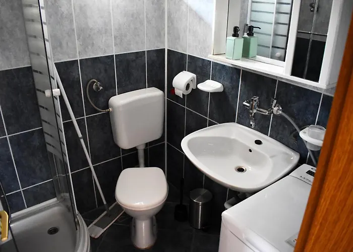 Vujica, Okrug Gornji Lägenhet