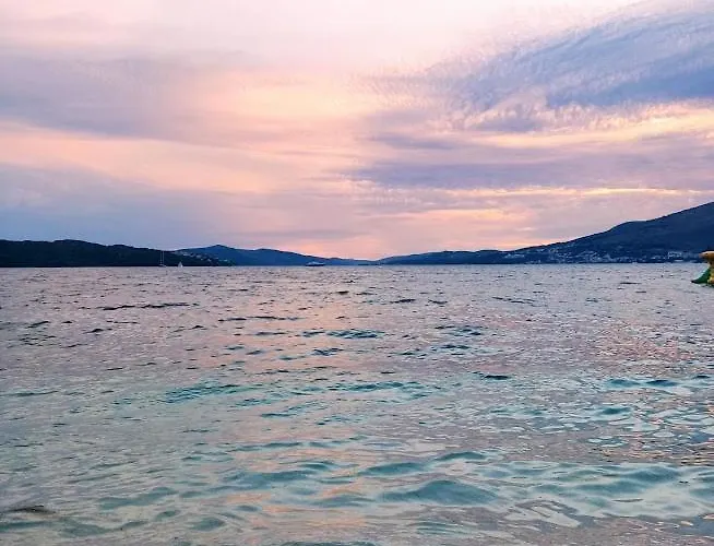 Vujica, Okrug Gornji *